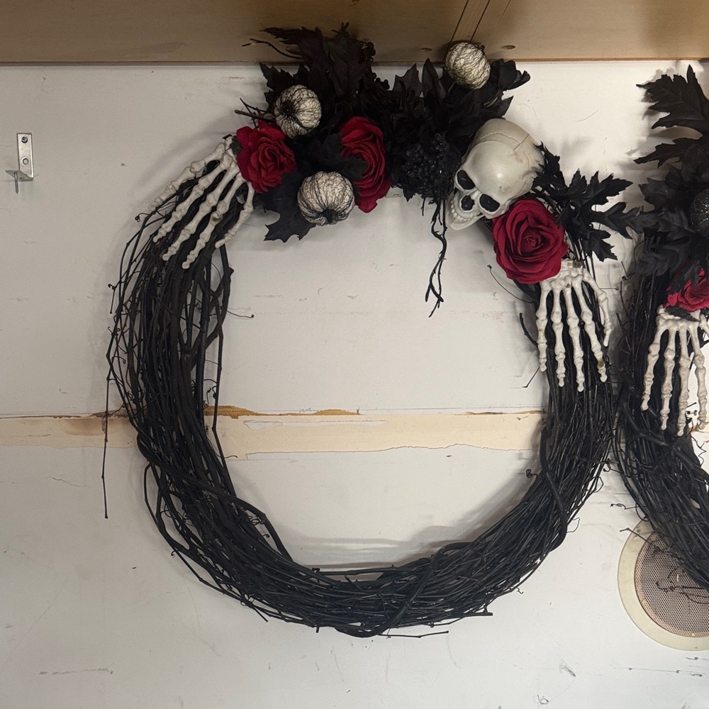 Spooky Skull & Red Rose Halloween Wreath - Black and Red